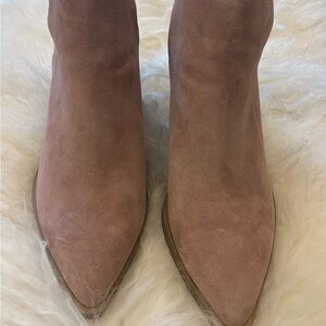 Vince Camuto Suede Pointed Toe Ankle Boots Women’s Size 7 Blush